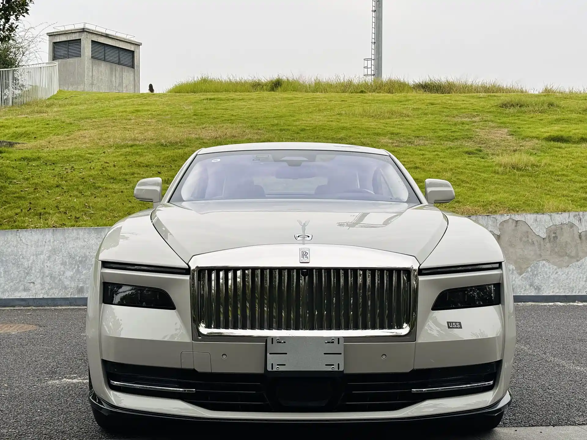 Фото 2 - Rolls-Royce Spectre