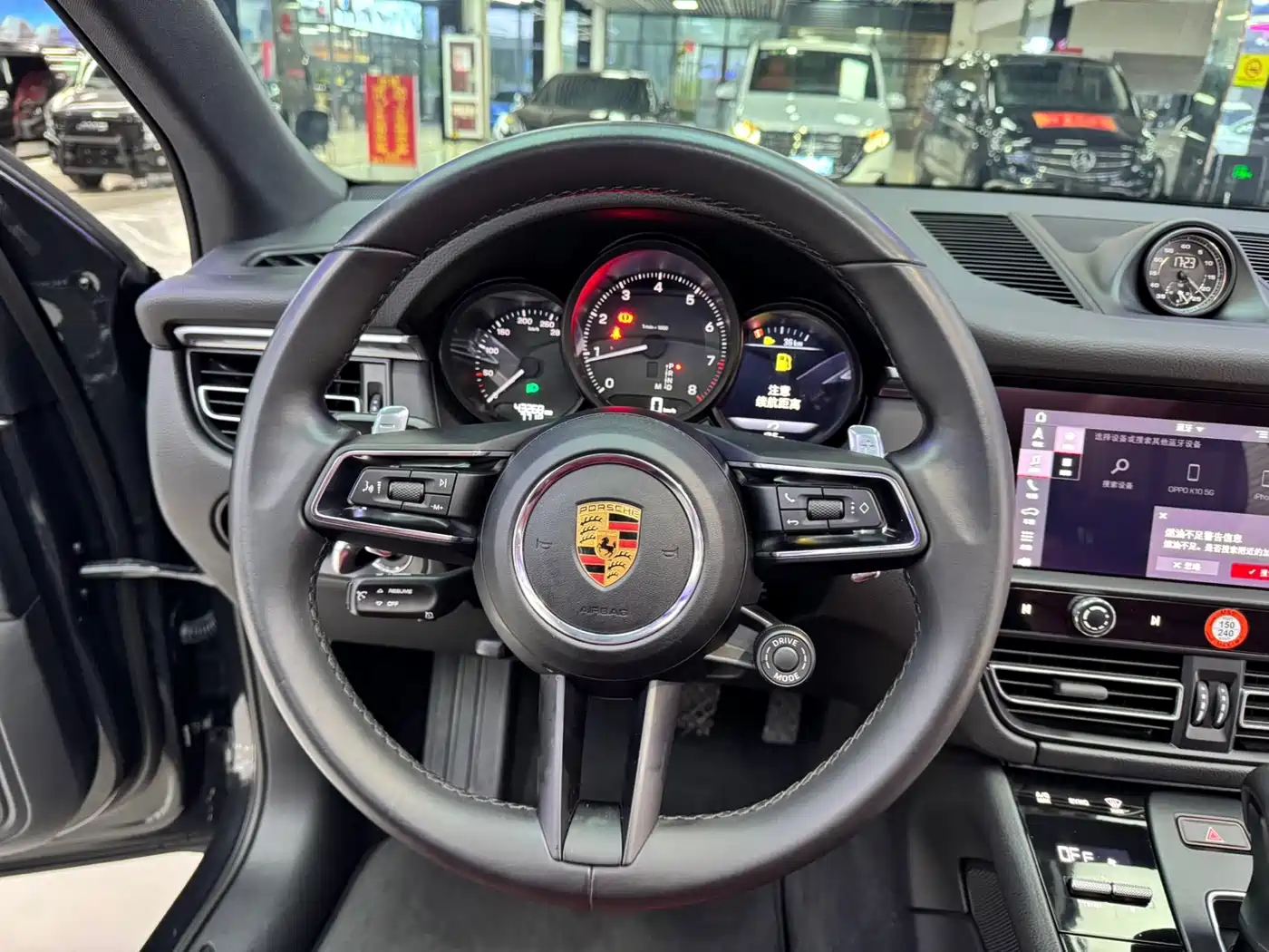 PORSCHE MACAN