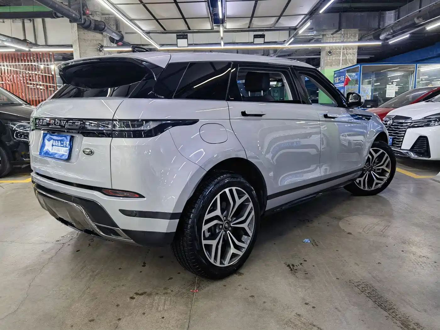 Land Rover Range Rover Evoque 2022 Range Rover Evoque L 249PS R-Dynamic Luxury Edition фото 6