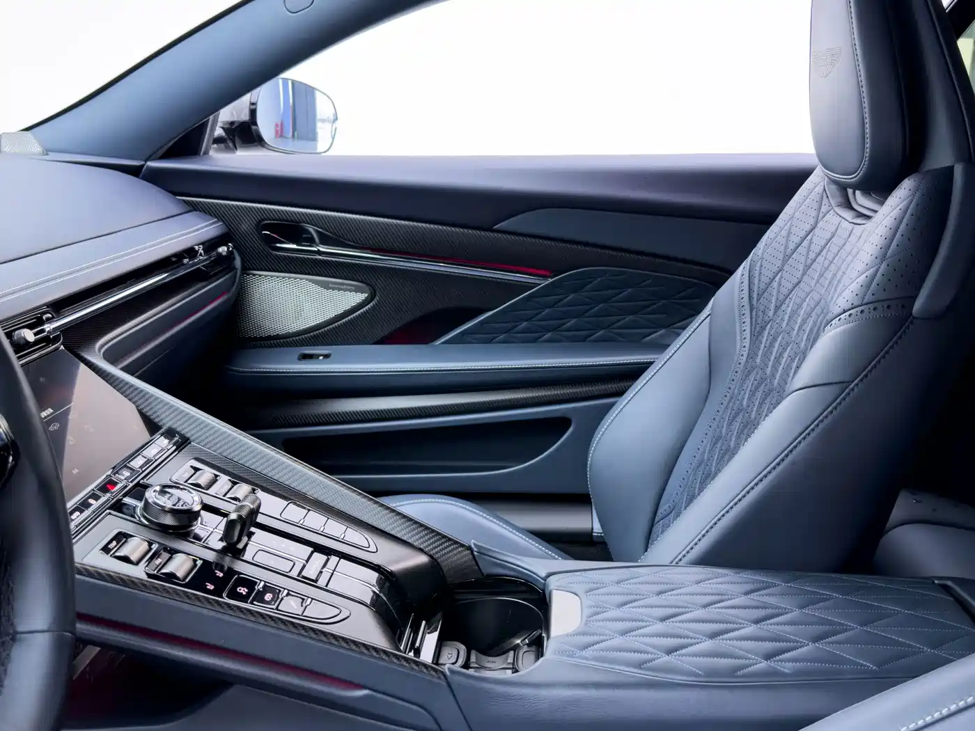 Aston Martin DB12 2024 2025 4.0T V8 Coupe