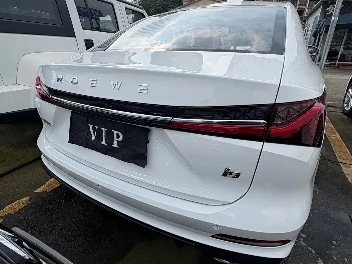 Фото 15 - Roewe i5