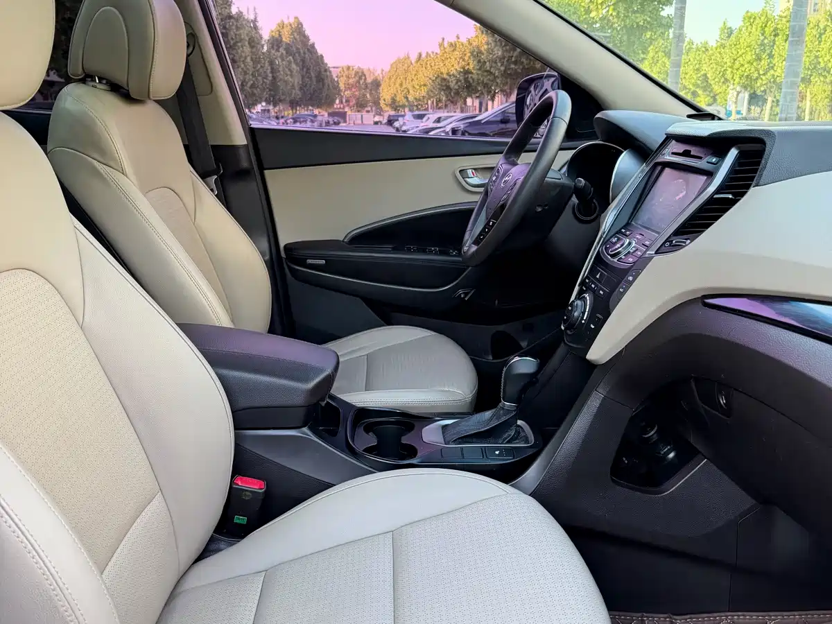 Hyundai Santa Fe (Import) 2013 3.0L 4WD Comfort Navigation Edition 7-Seater Euro V фото 10