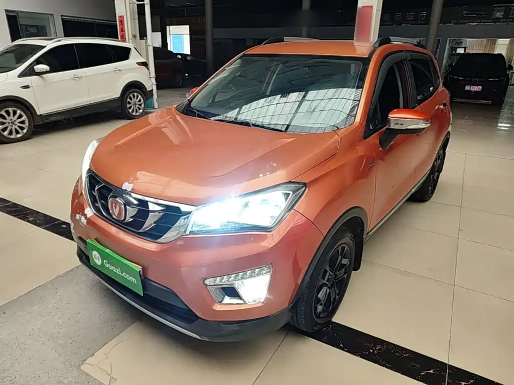 Фото 1 - Changan CS15