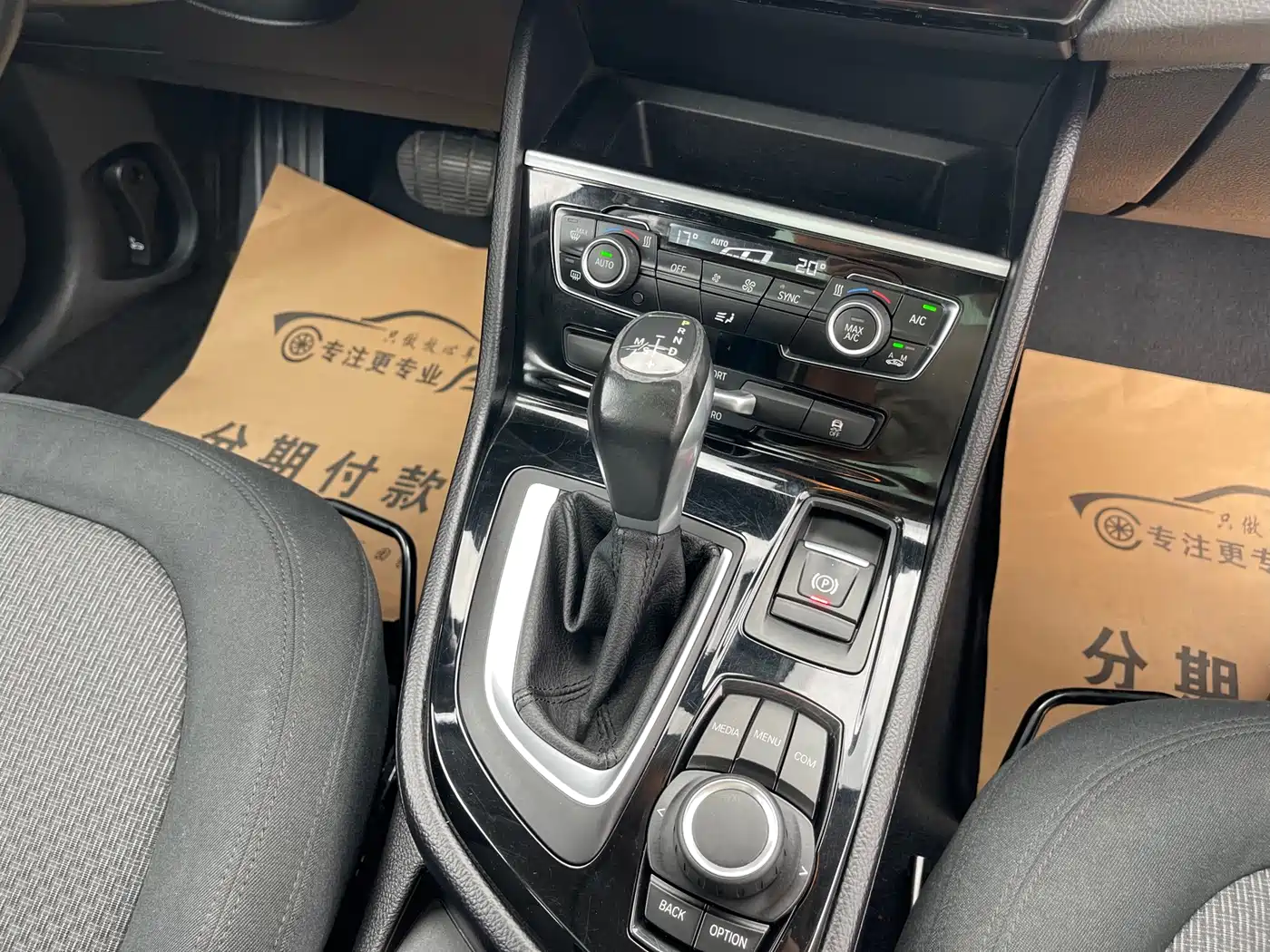 BMW 2 Series Touring 2016 218i Leading фото 11