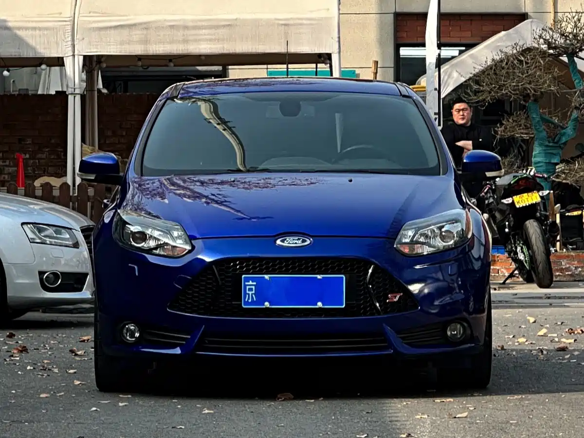 Ford Focus (Import) 2013 2.0T ST Standard Edition фото 13