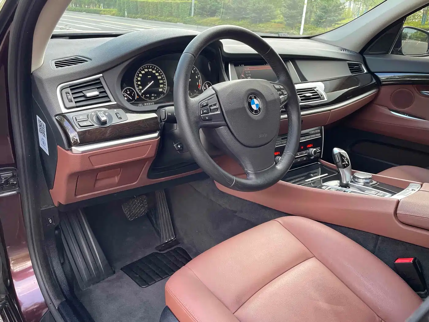 BMW 5 Series GT 2015 528i Leading фото 6