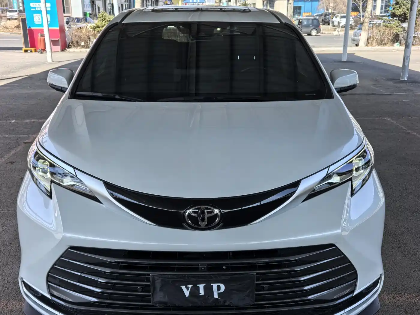 Toyota Sienna 2024 2.5L Hybrid 4WD Premium Edition фото 2