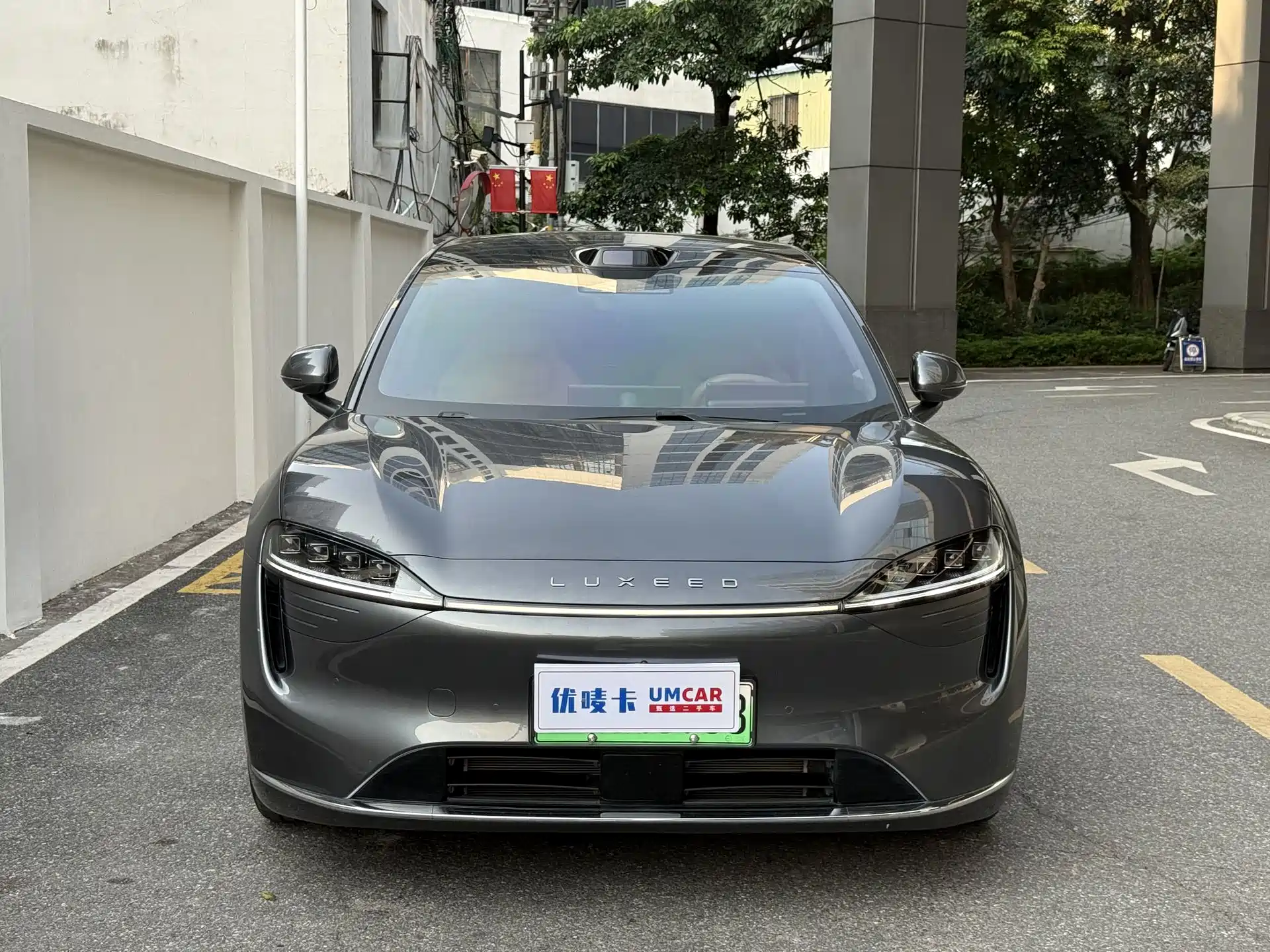 Photo 2 - Zhijie Luxeed R7