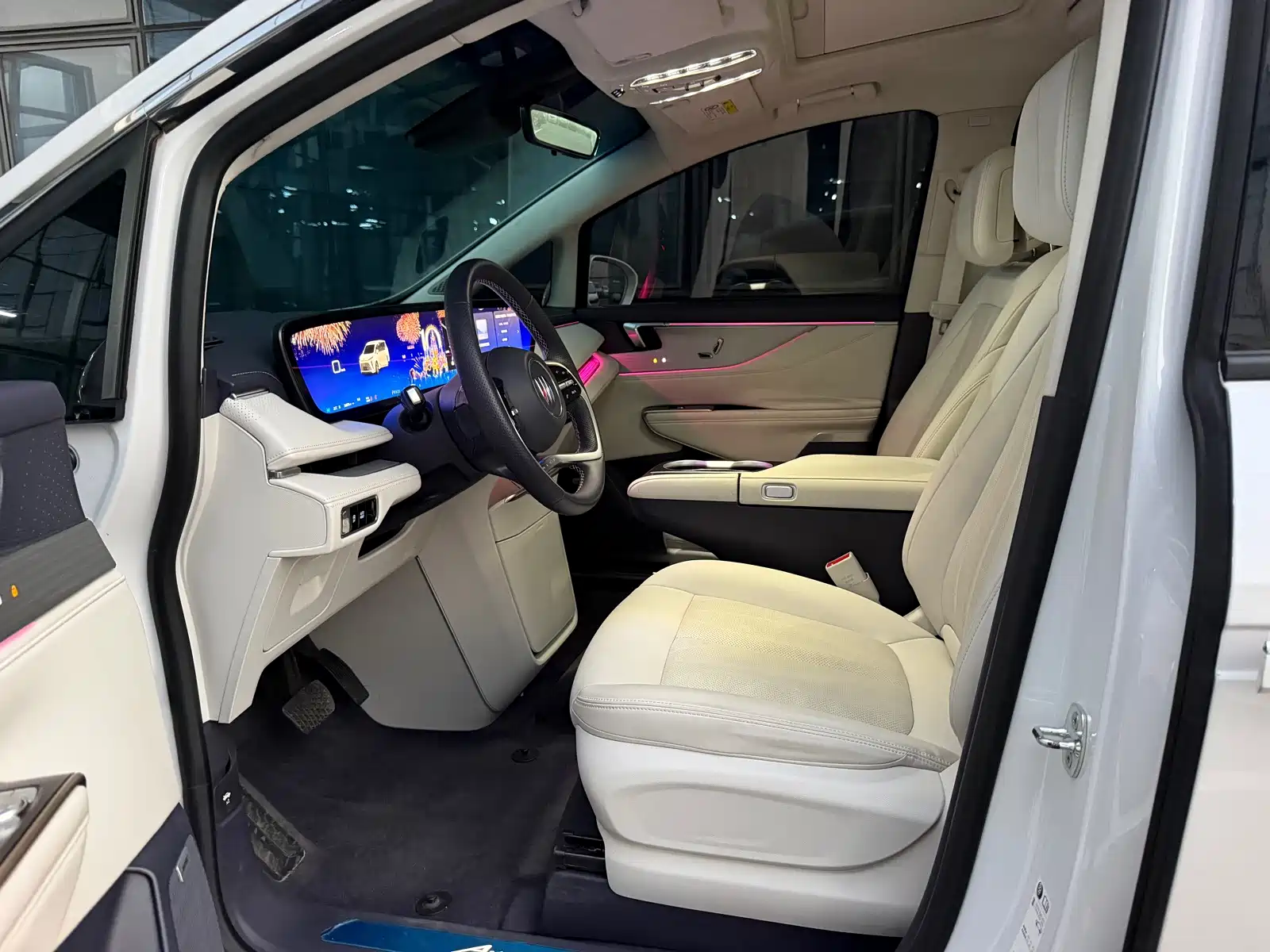Фото 3 - Buick GL8
