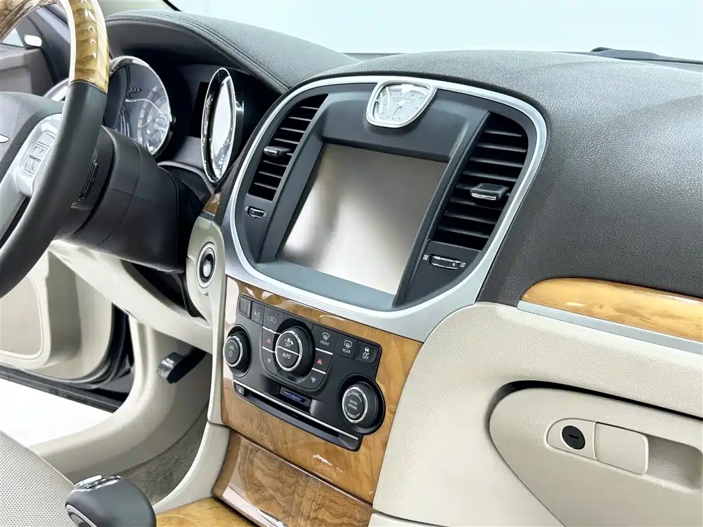 Chrysler 300C (Import) 2015 2013 Model 3.6L Premium Comfort Edition