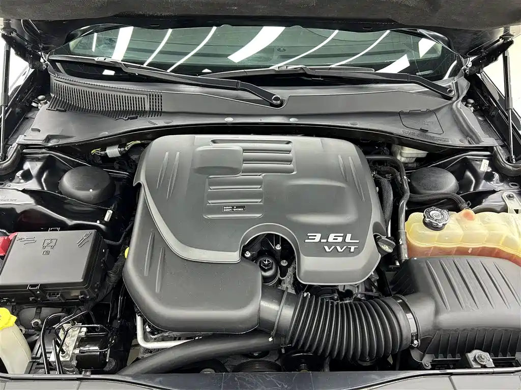 Chrysler 300C (Import) 2015 2013 Model 3.6L Premium Comfort Edition