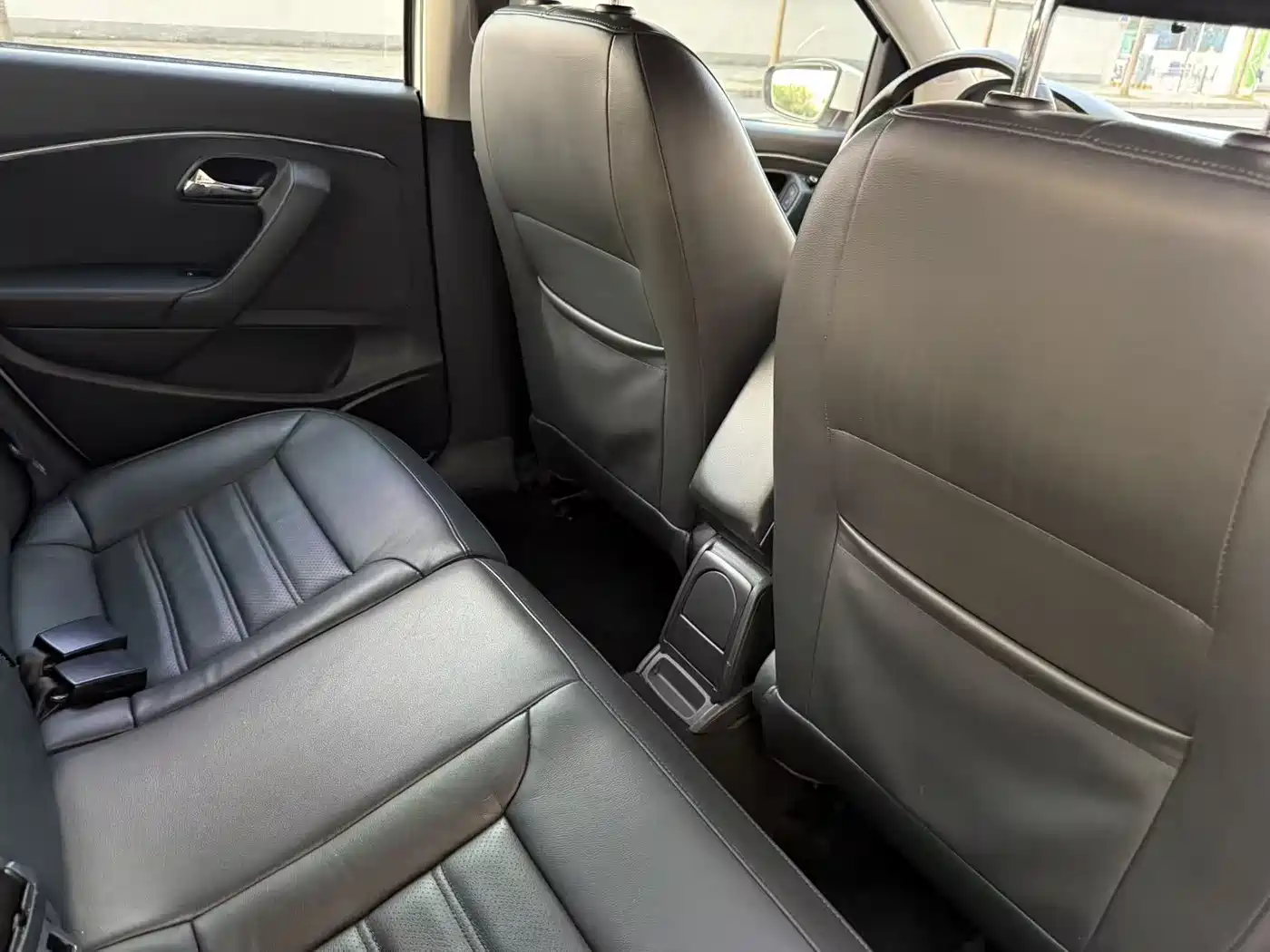 Volkswagen Polo 2016 1.6L Automatic Comfort фото 4