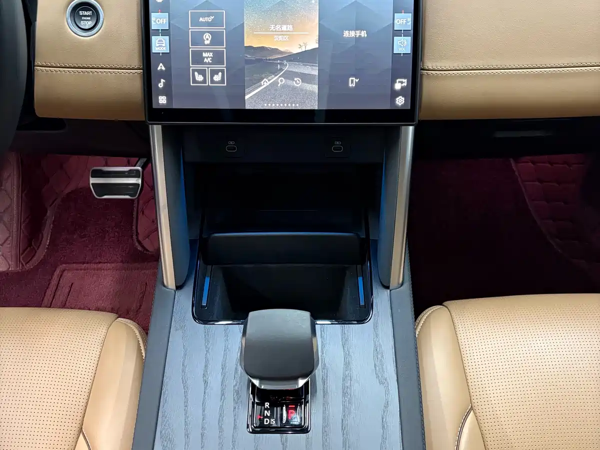 Land Rover Discovery Sport 2024 Luxury Custom Edition фото 13