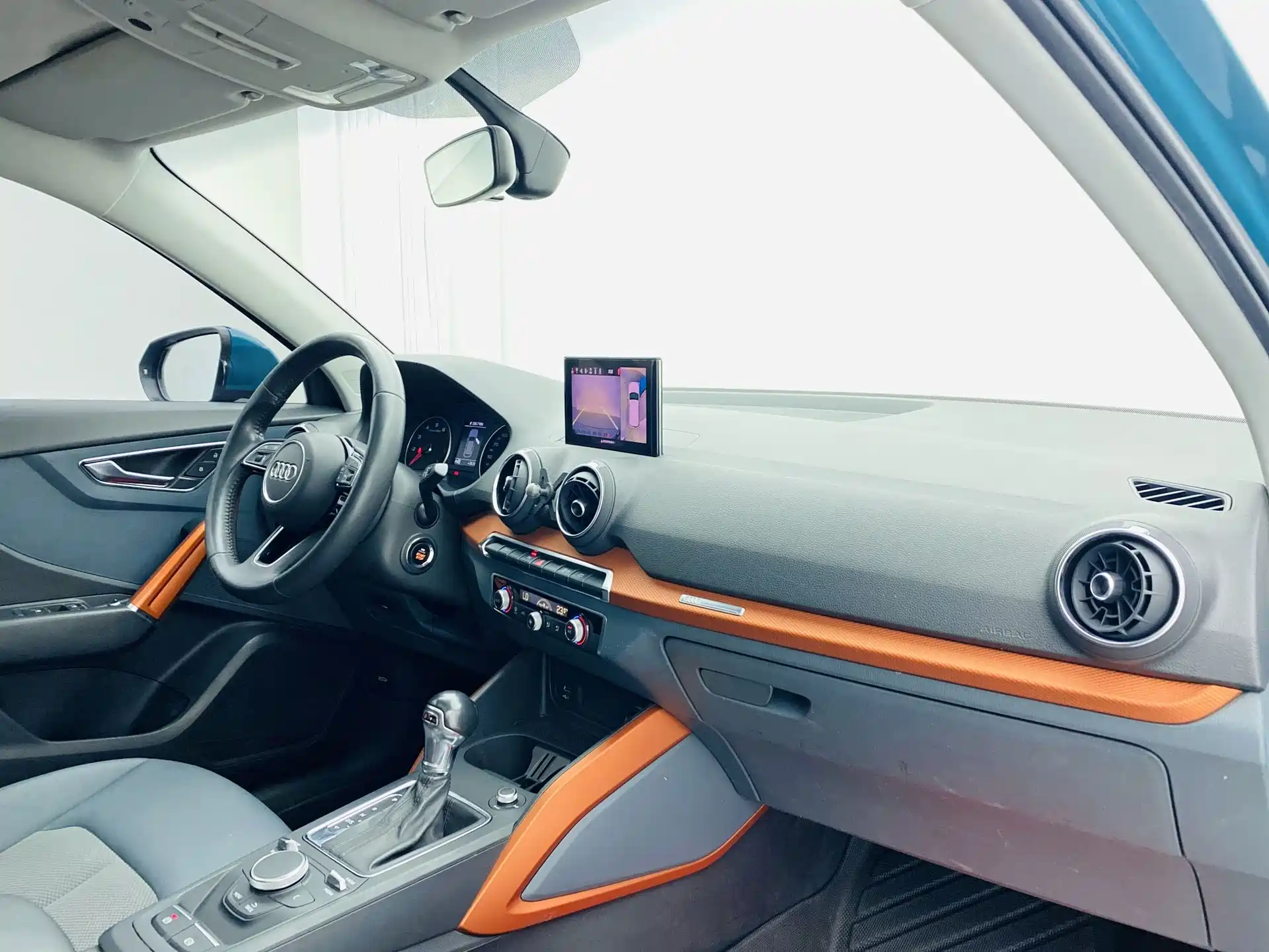 Photo 12 - Audi Q2L