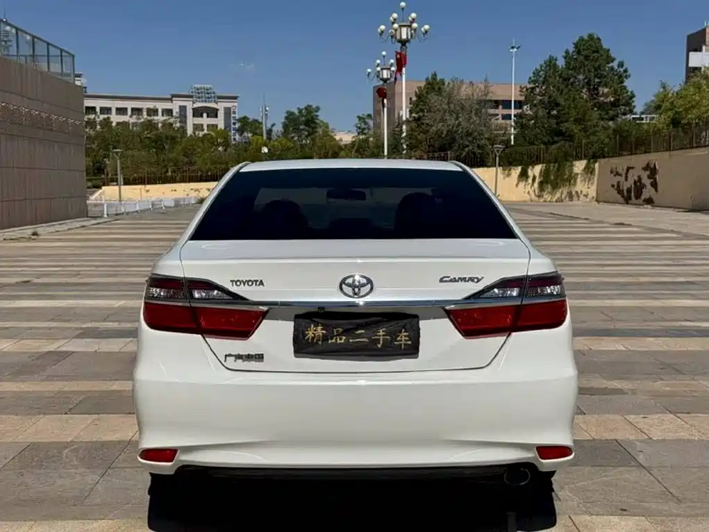 Фото 8 - Toyota Camry