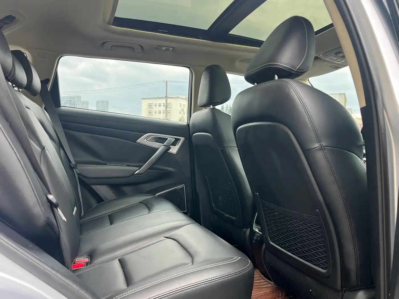 Photo 9 - Geely Atlas