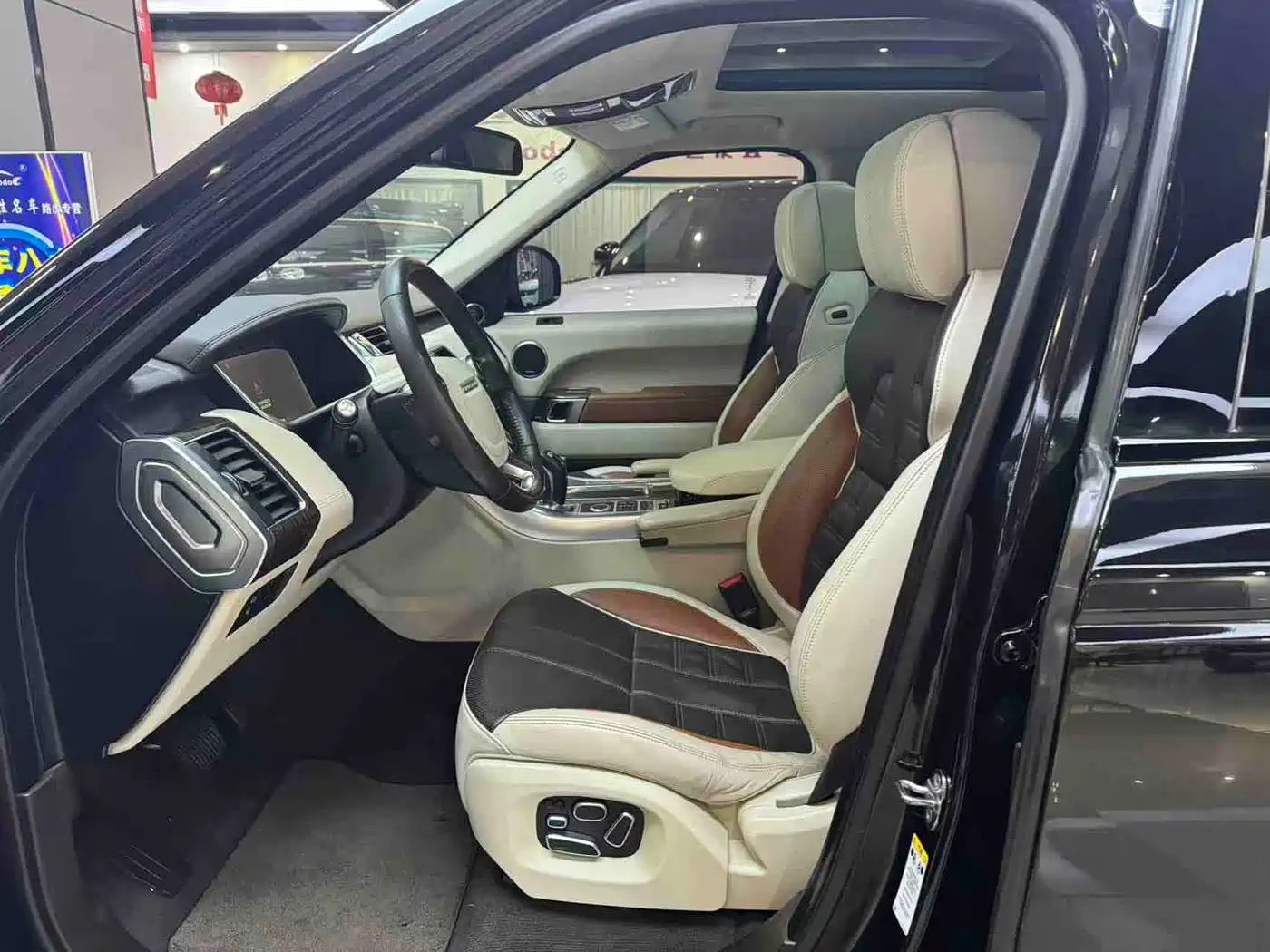 Land Rover Range Rover Sport 2014 3.0 SC V6 Trendsetting Genesis Edition фото 4