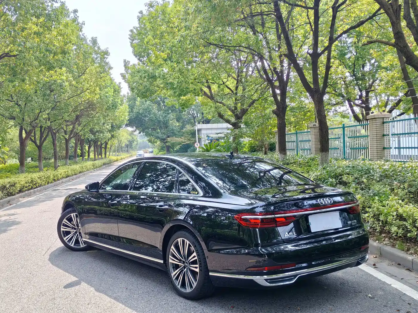 Фото 17 - Audi A8