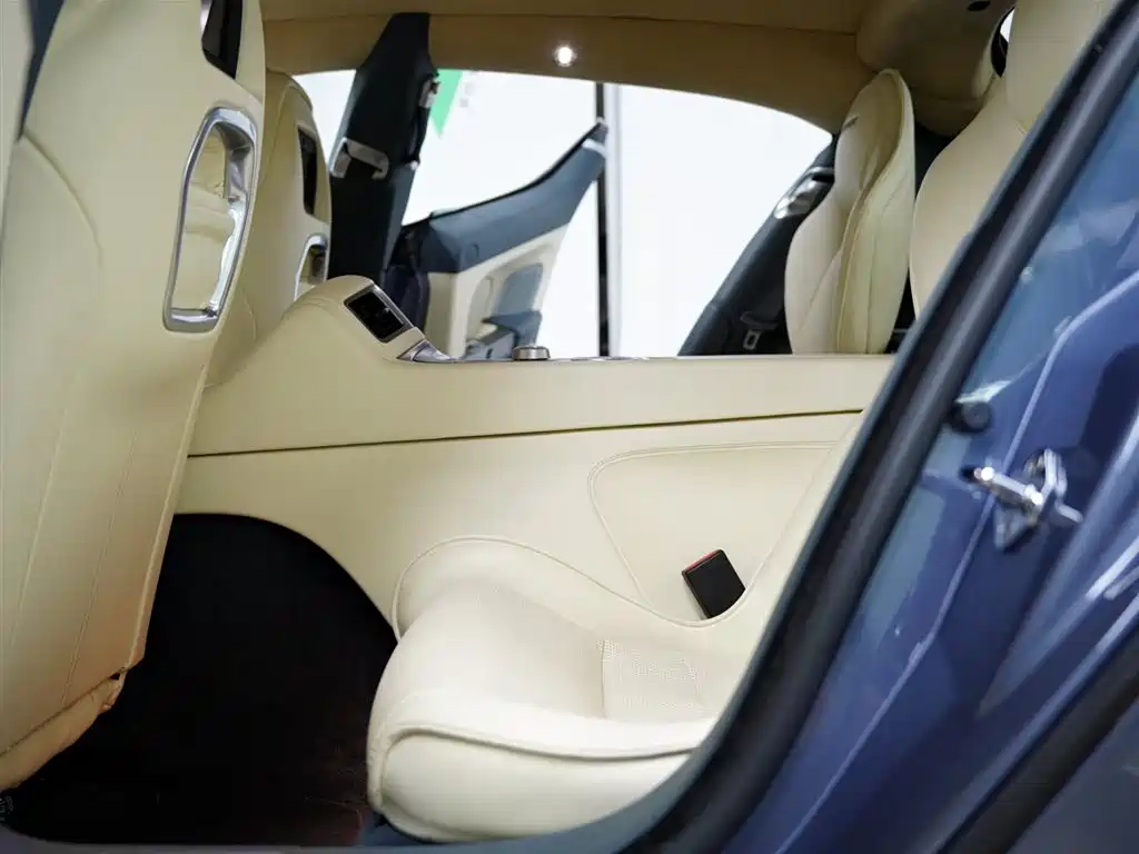 Aston Martin Rapide 2011 2010 6.0L