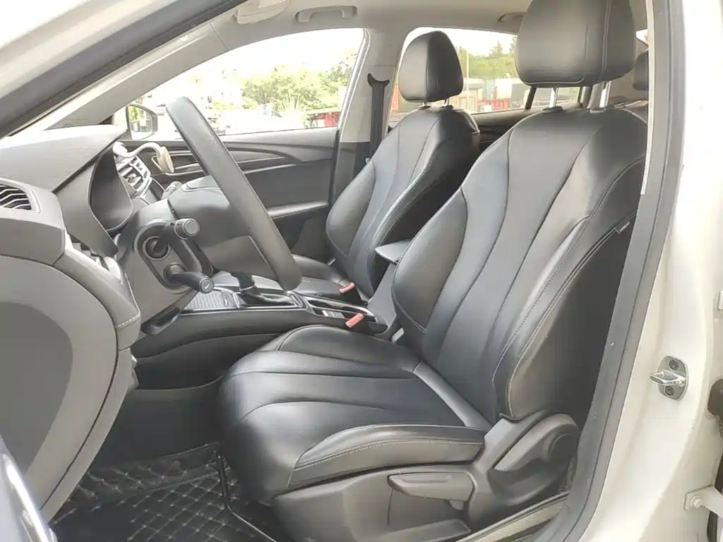 Roewe i5 2019 2019 1.5L Automatic 4G Connected LingHao Flagship Version
