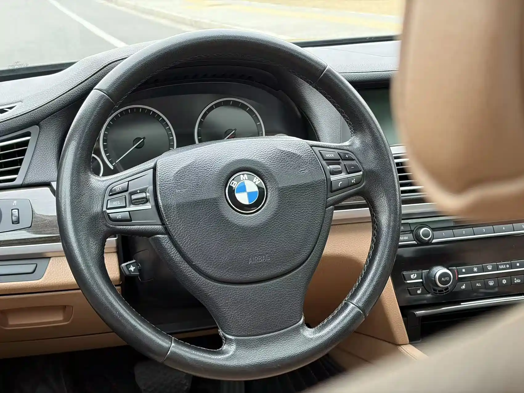 Фото 16 - BMW 7 Series