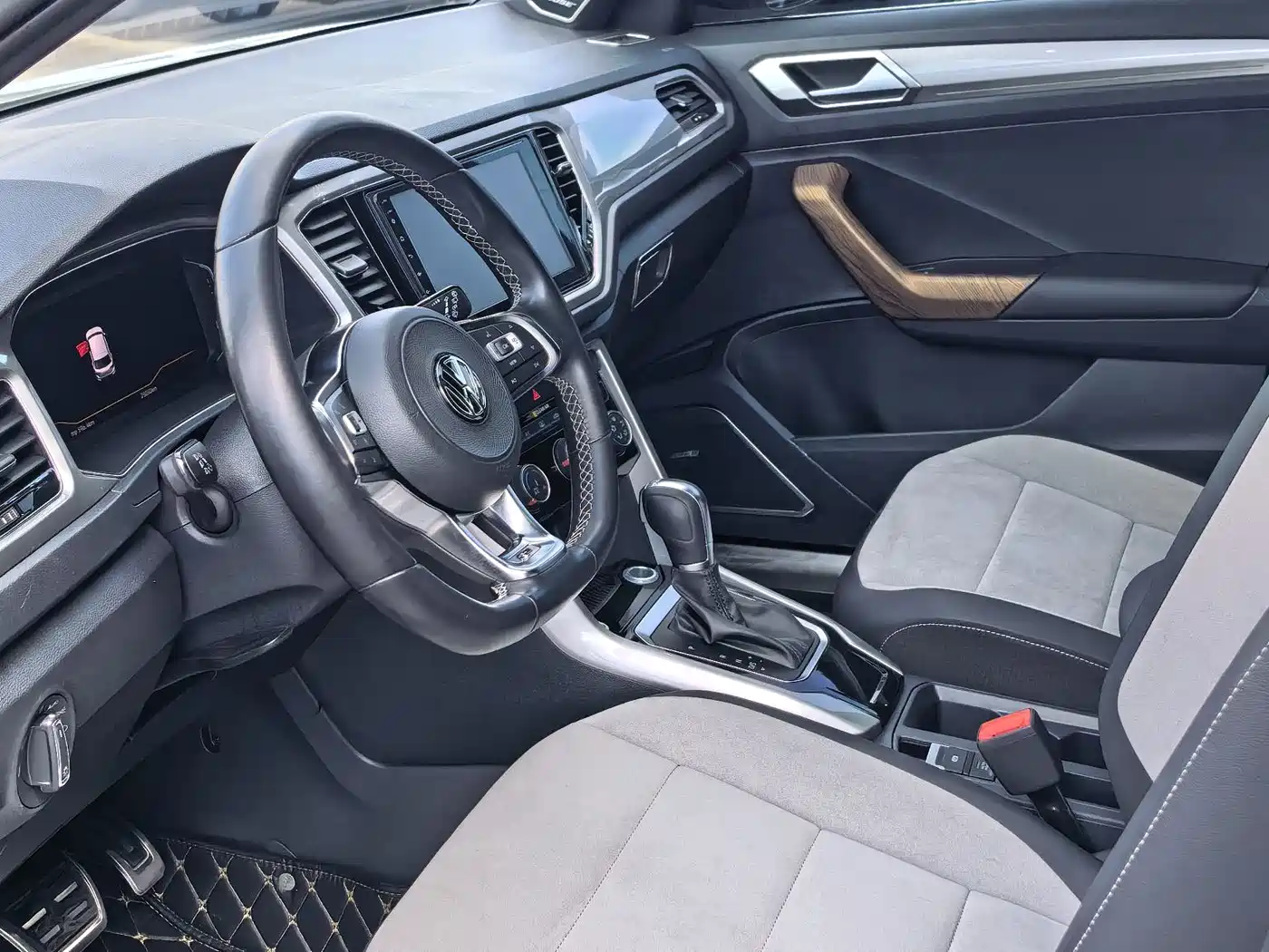 Photo 4 - Volkswagen T-ROC