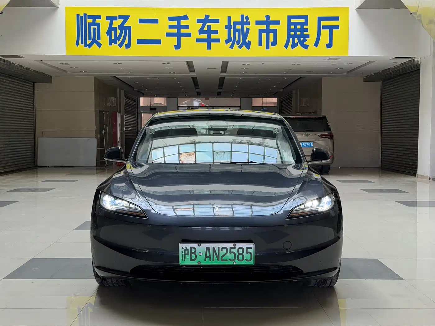 TESLA MODEL 3
