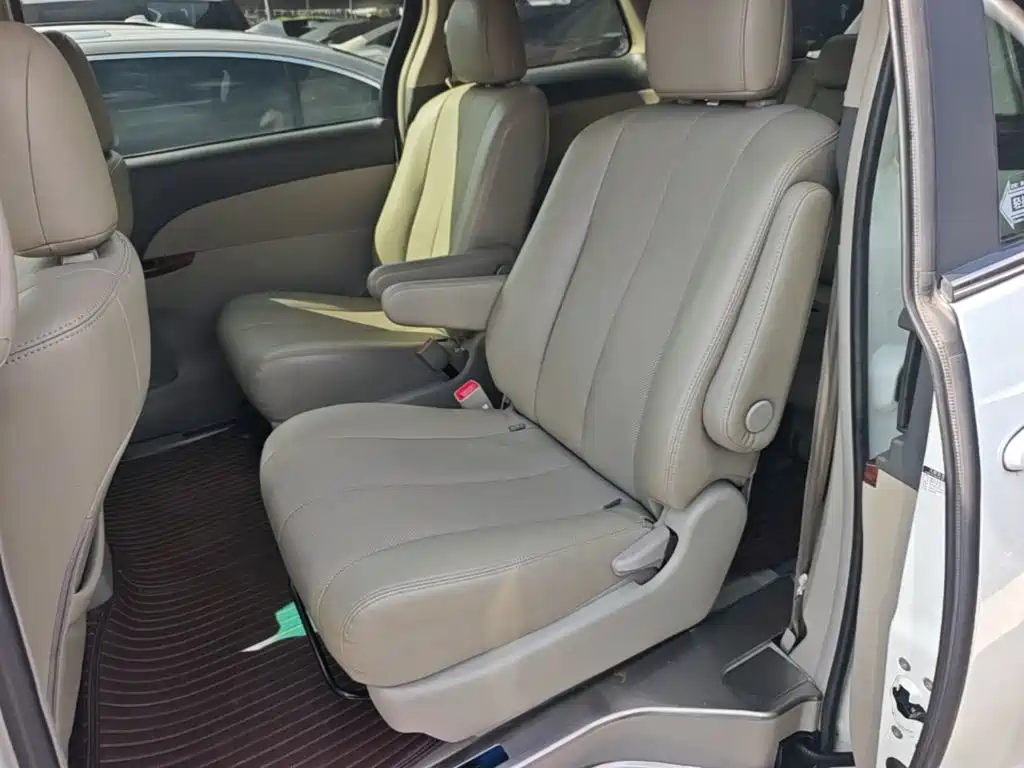 BYD M6 2016 2015 2.4L Automatic Premium Edition