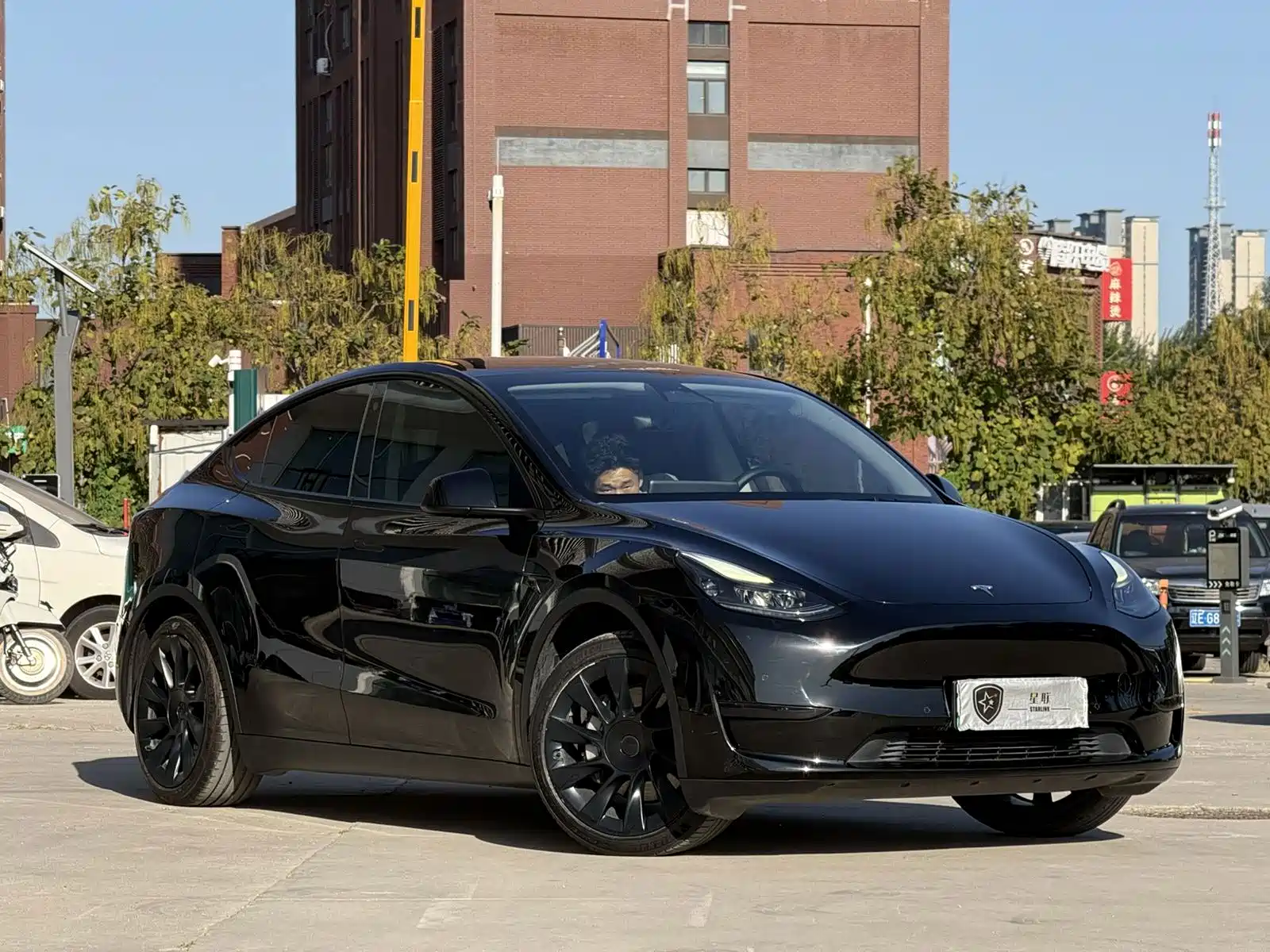 Фото 3 - Tesla Model Y