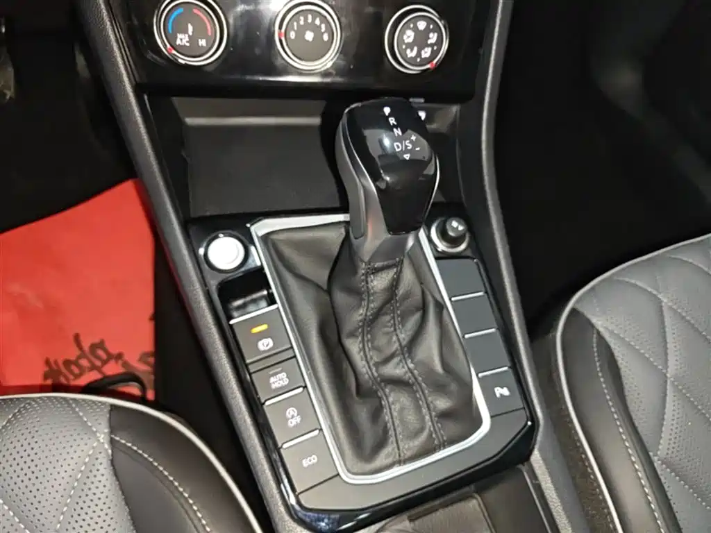 Volkswagen Sagitar 2025 Model Second Facelift 300TSI DSG Transcend Edition фото 14