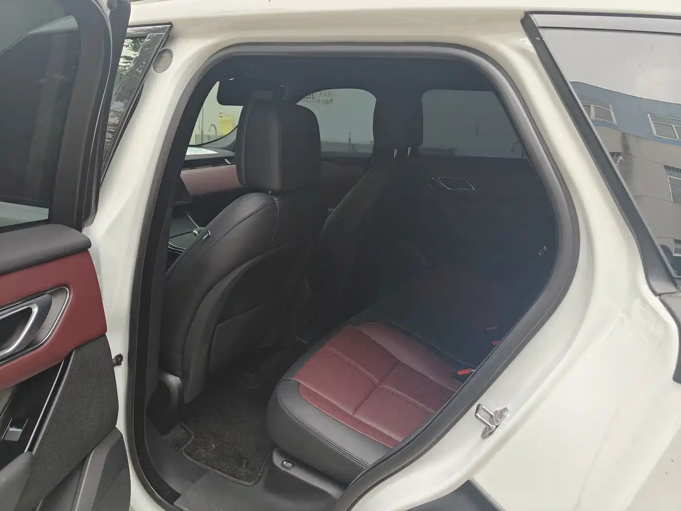 Land Rover Range Rover Velar 2024 Dynamic HSE фото 8