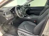 Фото 8 - Toyota Camry