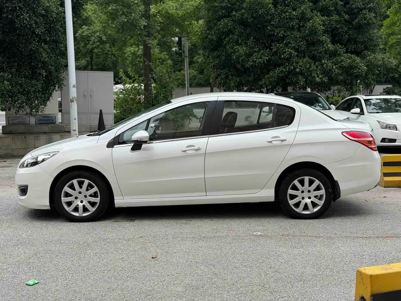 Peugeot 308 2014 Model Joy Edition Classic 1.6L Automatic Superior Style фото 4