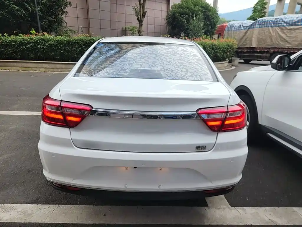 Фото 6 - Geely Vision
