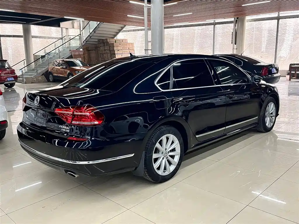 Volkswagen Passat 2017 330TSI DSG Prestige фото 3
