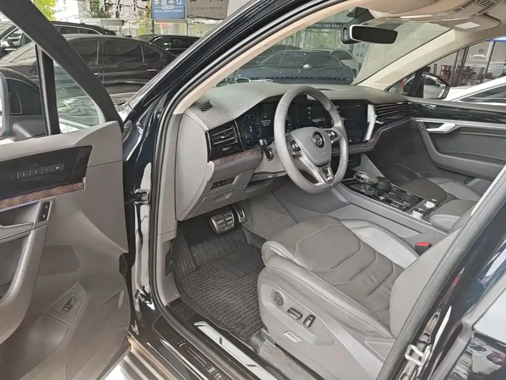 Фото 12 - Volkswagen Touareg