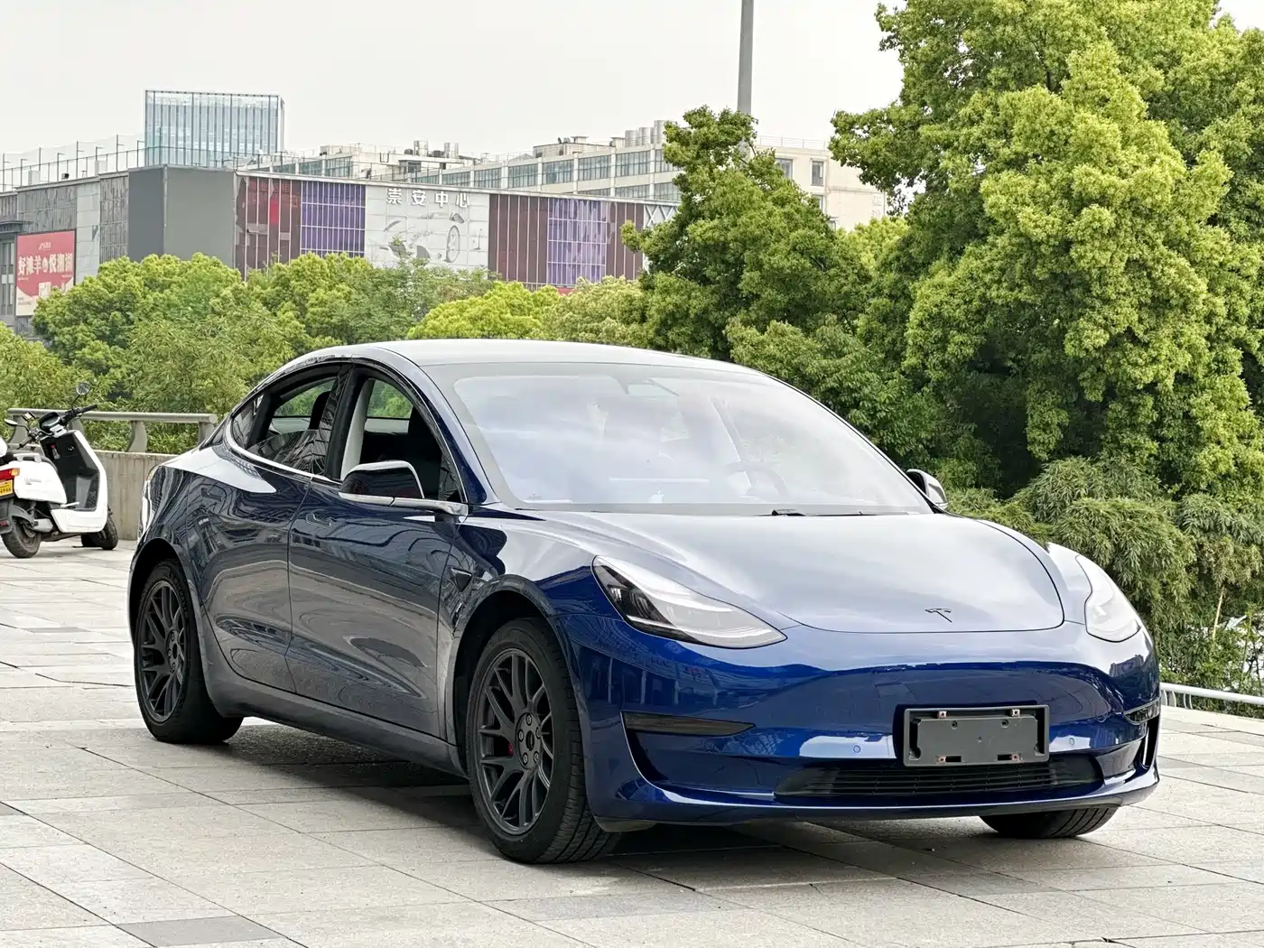 TESLA MODEL 3