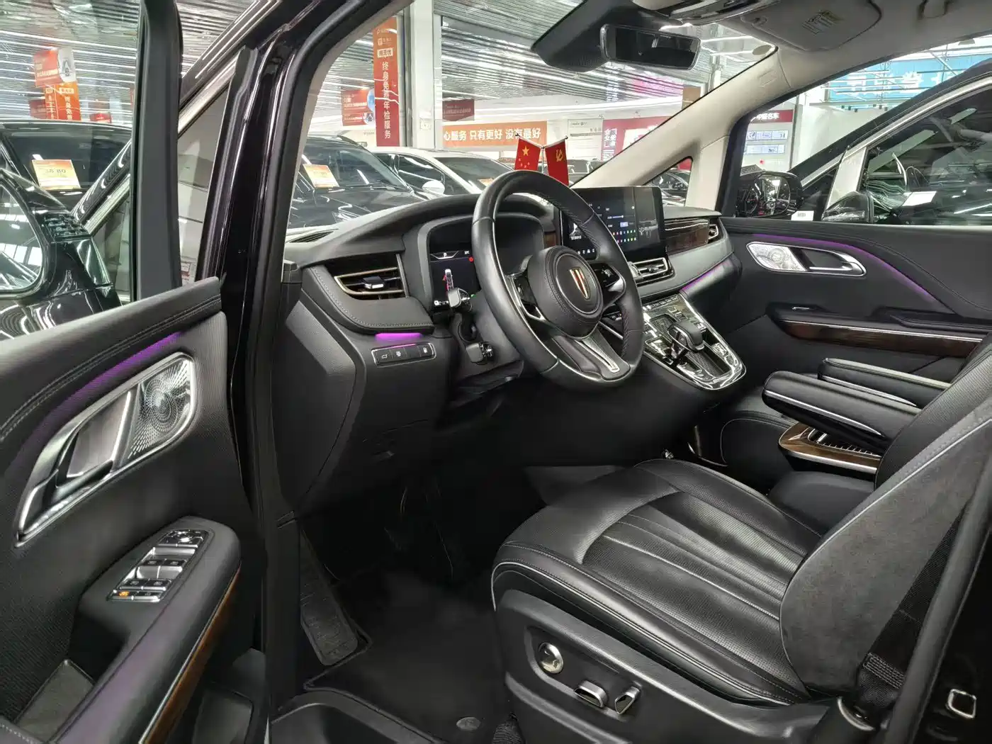 Hongqi HQ9 PHEV 2024 Model 2.0T AWD Luxury Edition фото 3