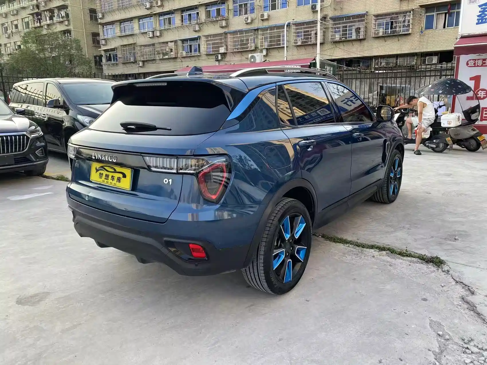 Photo 3 - Lynk & Co 01