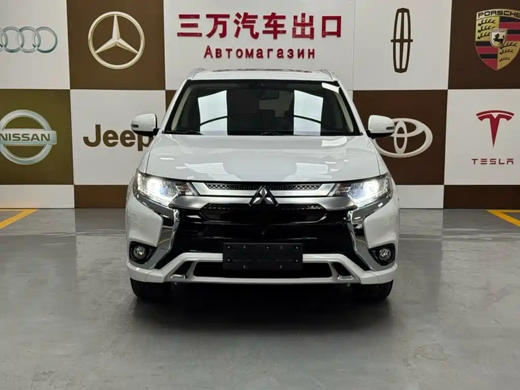 Mitsubishi Outlander 2023 2021 Facelift 2.0L 2WD Premium Edition 7-Seater