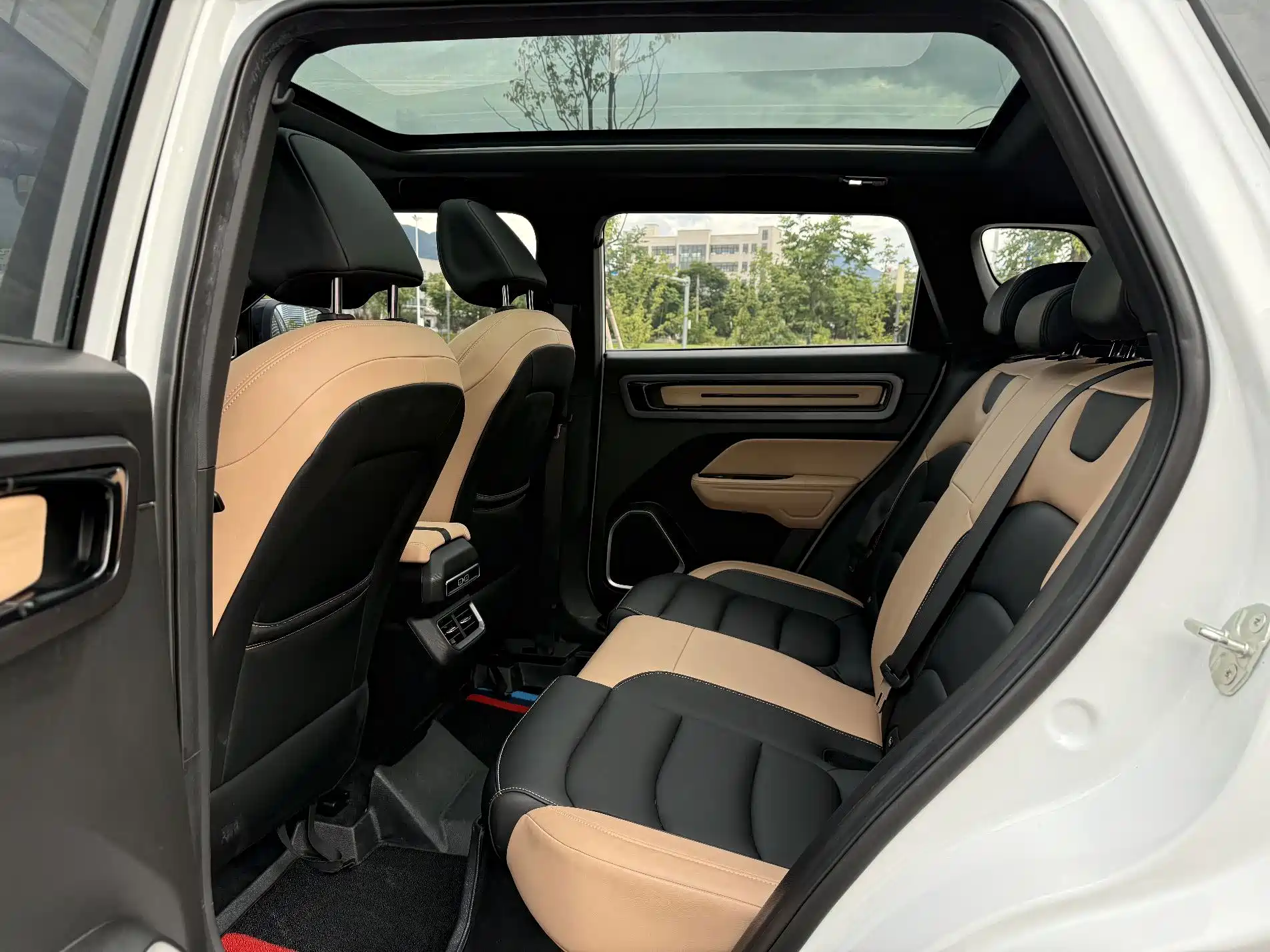 Фото 6 - Geely ICON