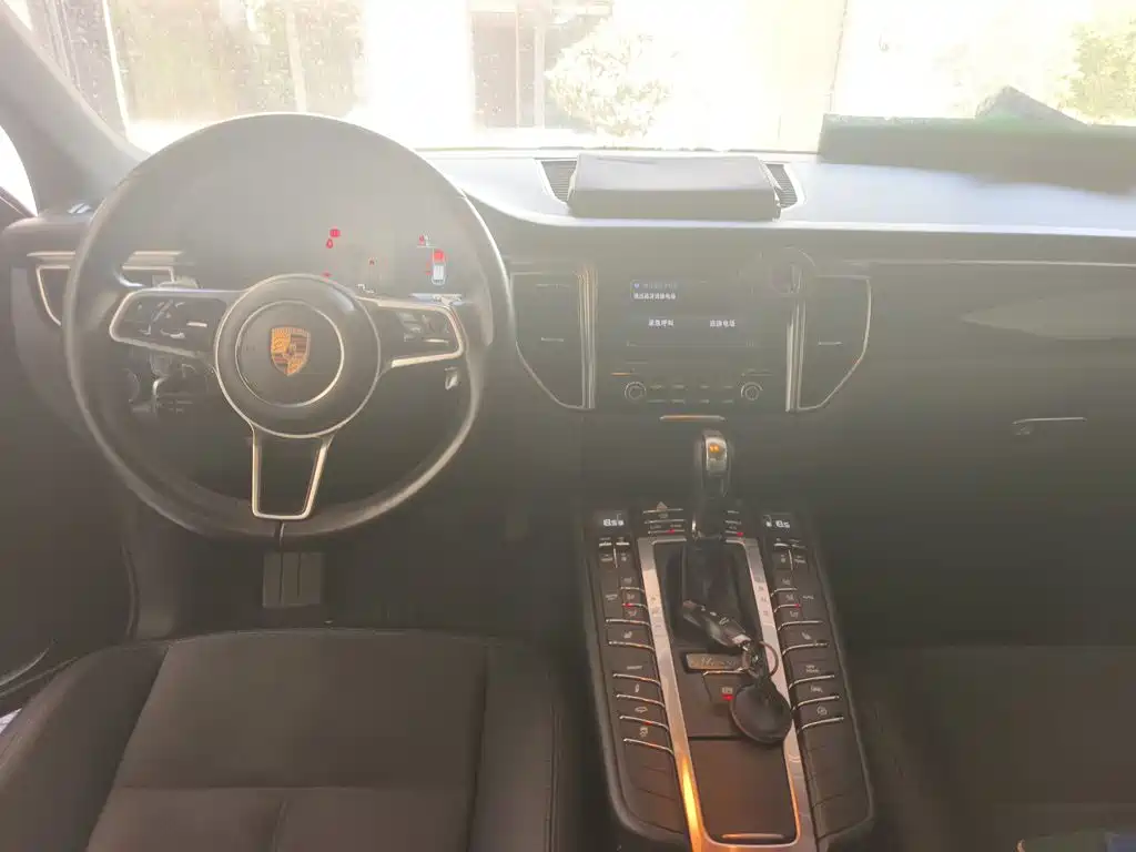 Фото 10 - Porsche Macan