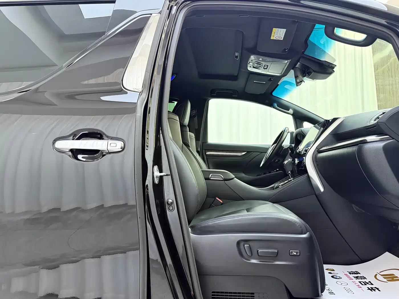 Toyota Vellfire 2023 Crown Hybrid 2.5L HV Premium фото 9