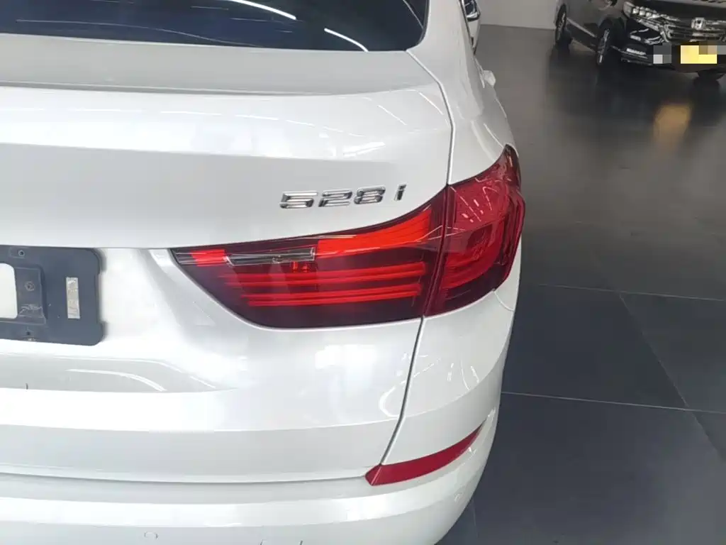 Photo 8 - BMW 5 Series GT