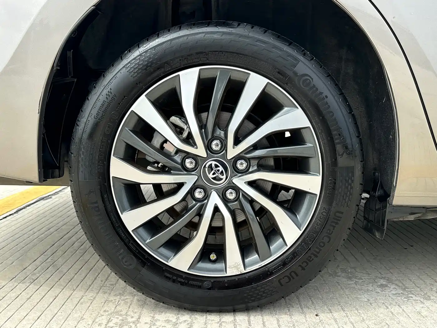 Toyota Corolla 2017 Facelift Hybrid 1.8L E-CVT Leading Edition фото 11