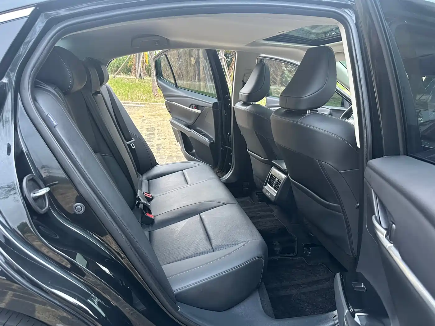 Toyota Camry 2024 2.0GVP Luxury Edition фото 11