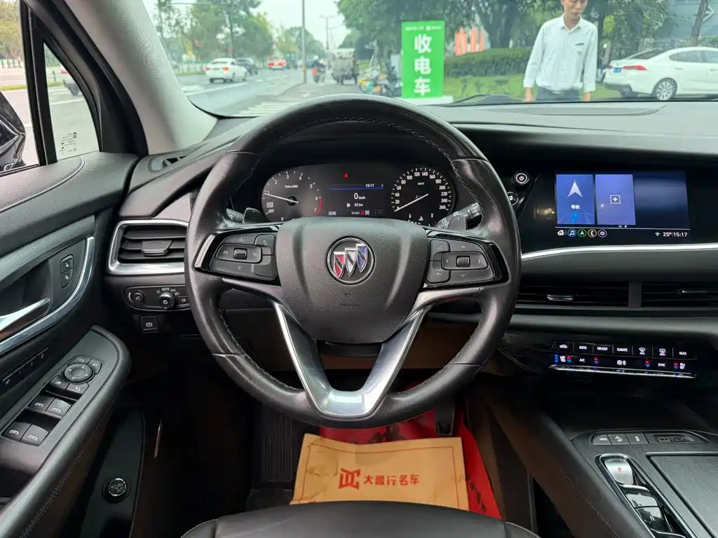 Фото 14 - Buick Enclave