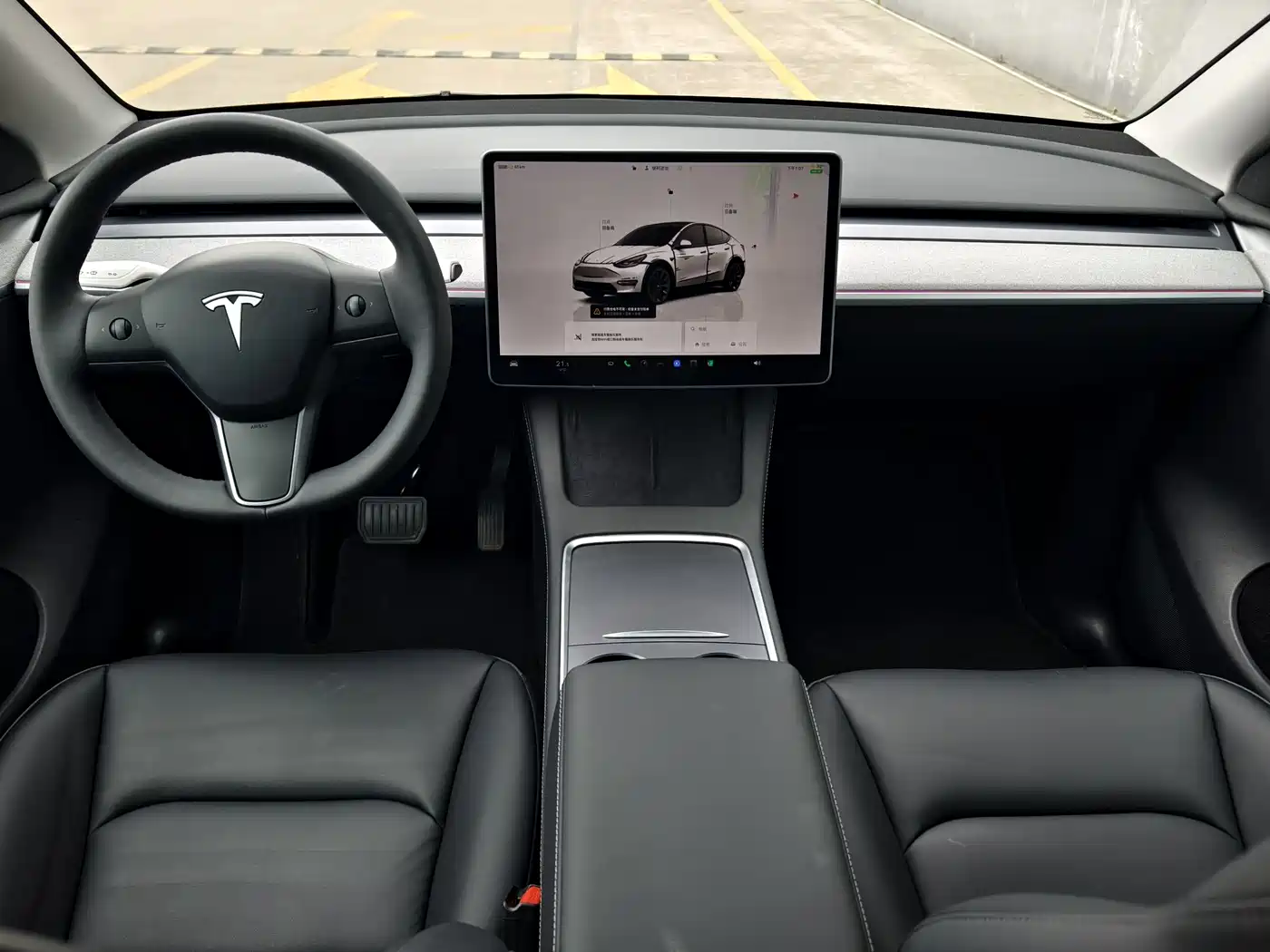 TESLA MODEL Y