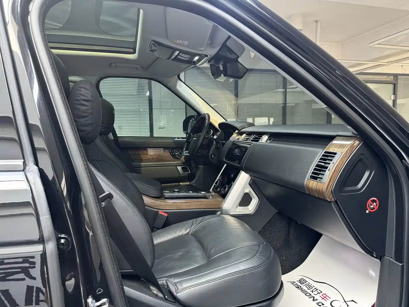 Land Rover Range Rover 2018 3.0 SC V6 Vogue Heritage Edition фото 10