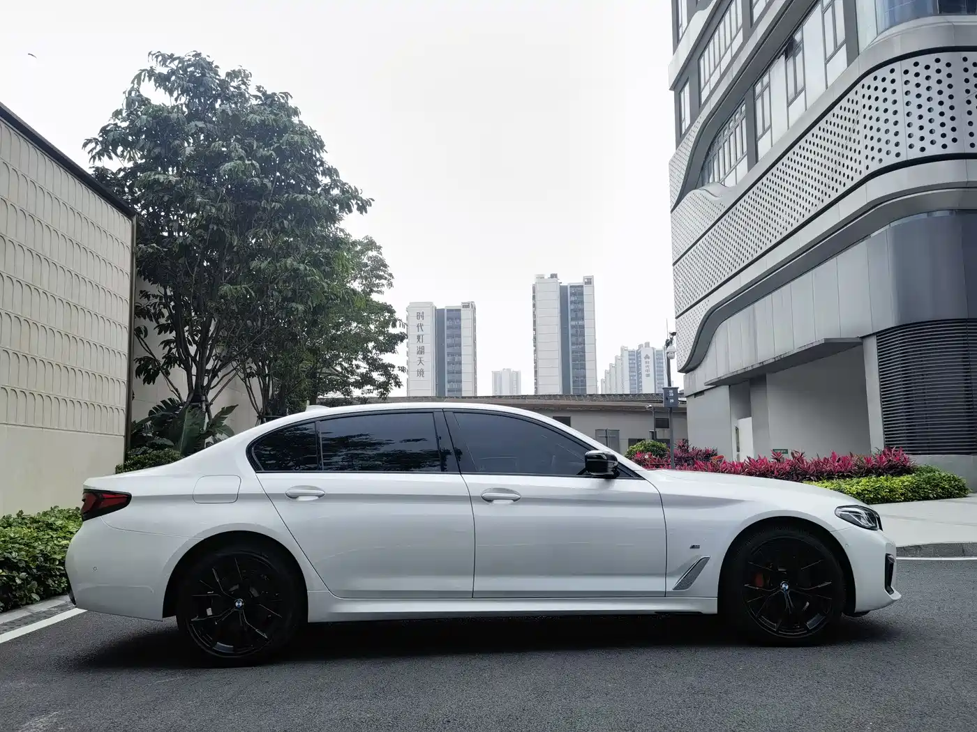BMW 5 Series 2021 530Li Premium M Sport Package фото 5